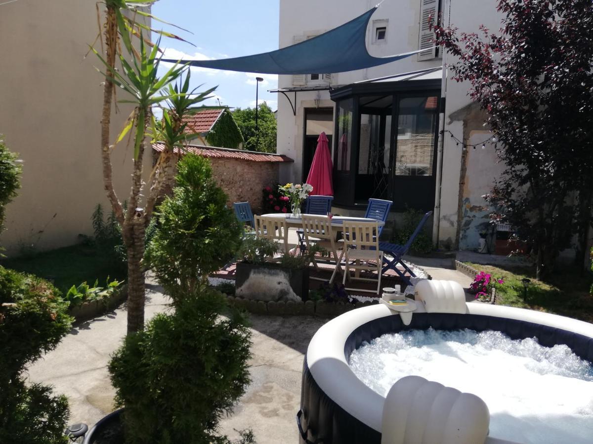 F1 Proche Des Thermes Vichy Exterior foto